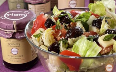 Iceberg salad with strawberry and balsamic