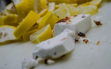 Fresh green salad with grilled manouri