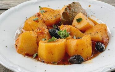 Potato ragout with sun-dried baby tomato pesto.